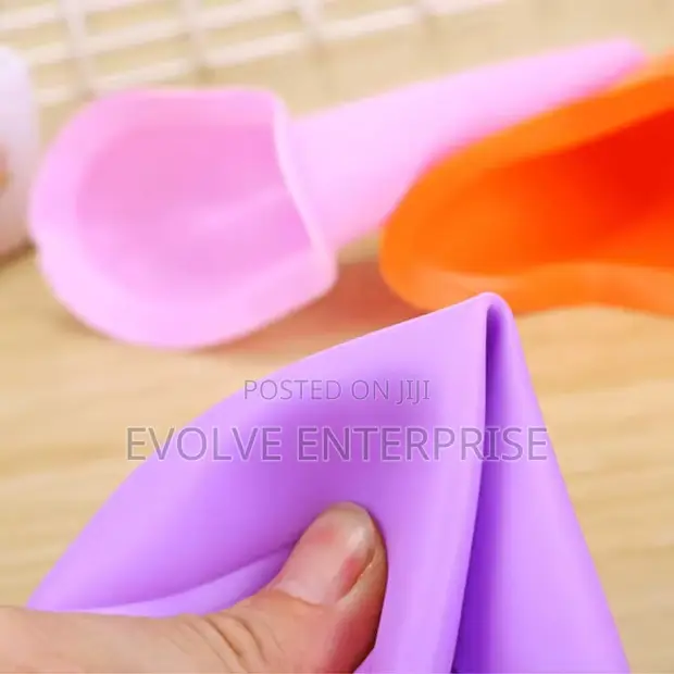 Portable Female Urinal for Outdoor Travel & Camping - 1