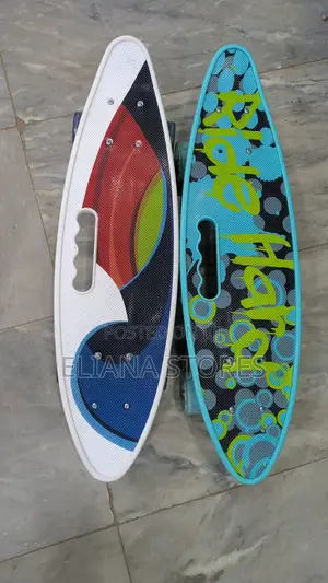 Oval-Shaped Mini-Cruiser Skateboard (Penny Board)