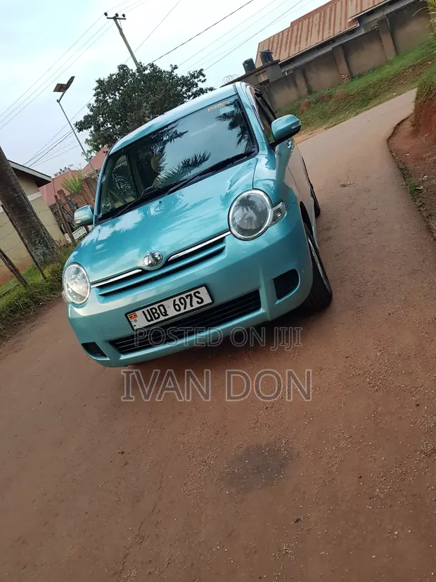 Toyota Sienta 2009 Blue - 1