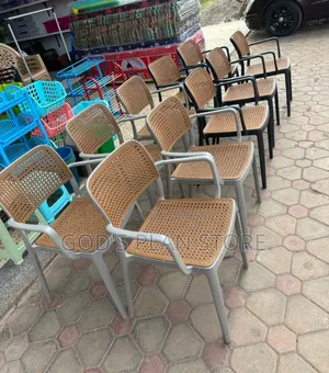 Royal Mesh Back Plastic Chairs (Set of 1)