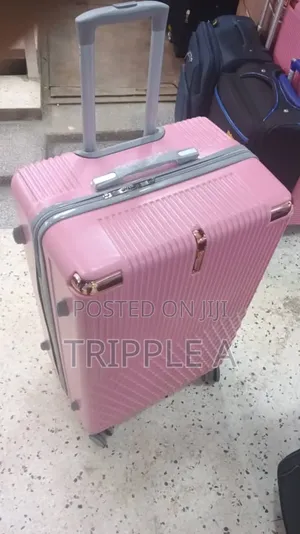 Large Hard-Shell Suitcase - Pink