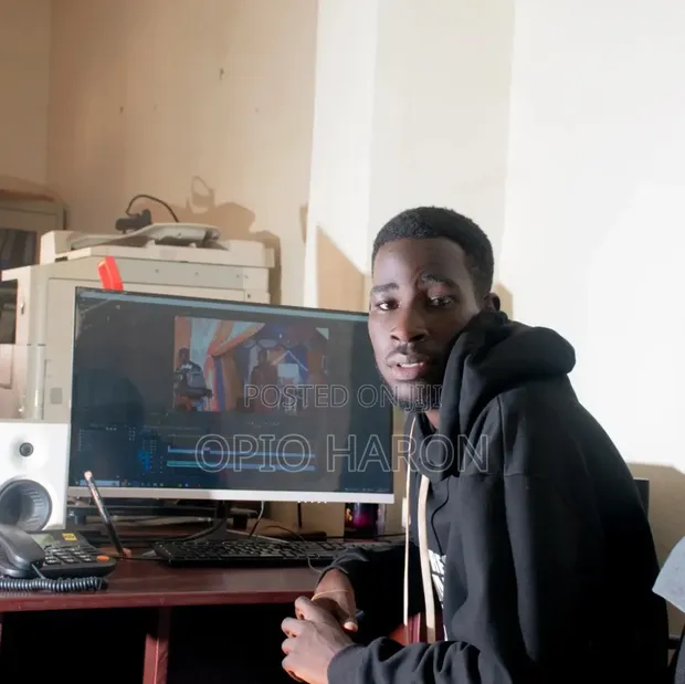 Professional Graphics Designer - 1