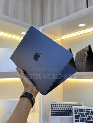 Apple MacBook Air 13.6" M2 Chip, 8GB RAM, 512GB SSD