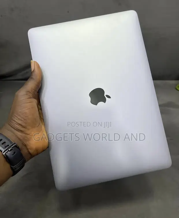 Apple MacBook Pro 2017 13" 8GB RAM 256GB SSD - 1