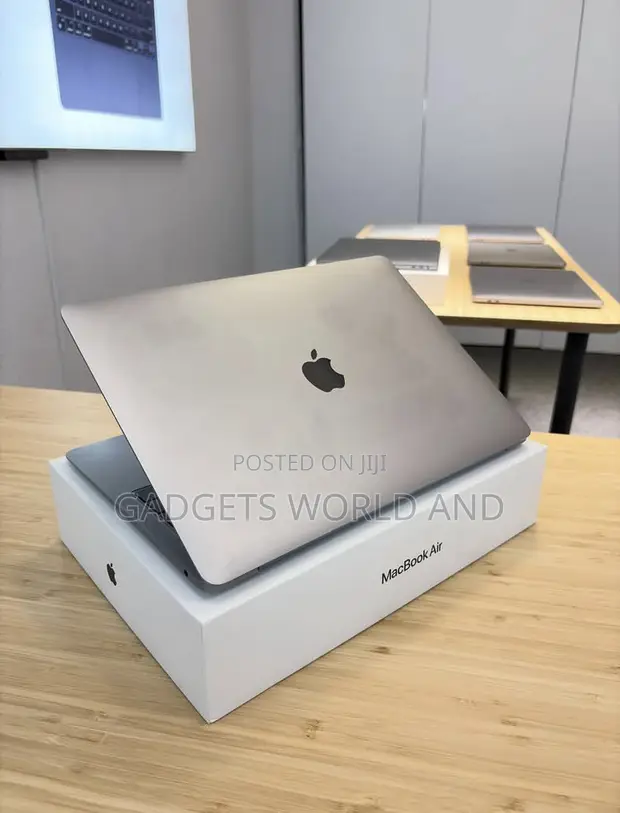 Apple MacBook Air 2018 13" Intel Core i5 8GB RAM 256GB SSD - 1