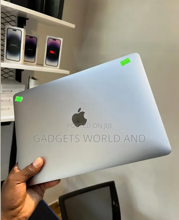 Apple MacBook Pro 2018 13" 8GB RAM 256GB SSD - 1