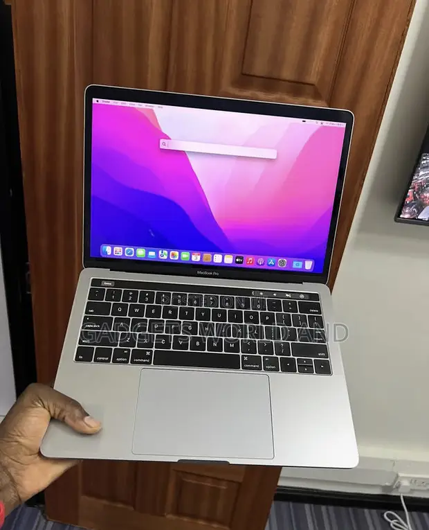 Apple MacBook Pro 2019 13" 8GB RAM 256GB SSD - 1