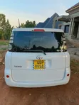 Toyota Sienta 2010 White - 5