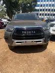 Toyota Hilux Rugged 4x4 2018 Gold - 1