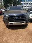 Toyota Hilux Rugged 4x4 2018 Gold - 2