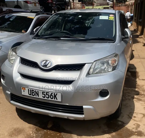 Toyota IST 2010 Silver - 1