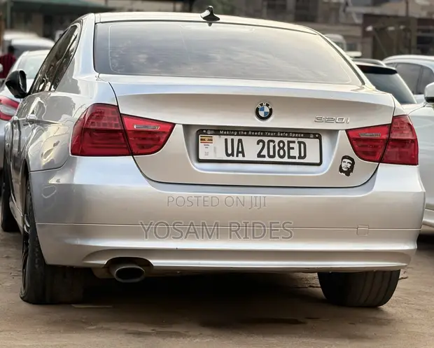 BMW 320i Sedan 2012 Silver - 1