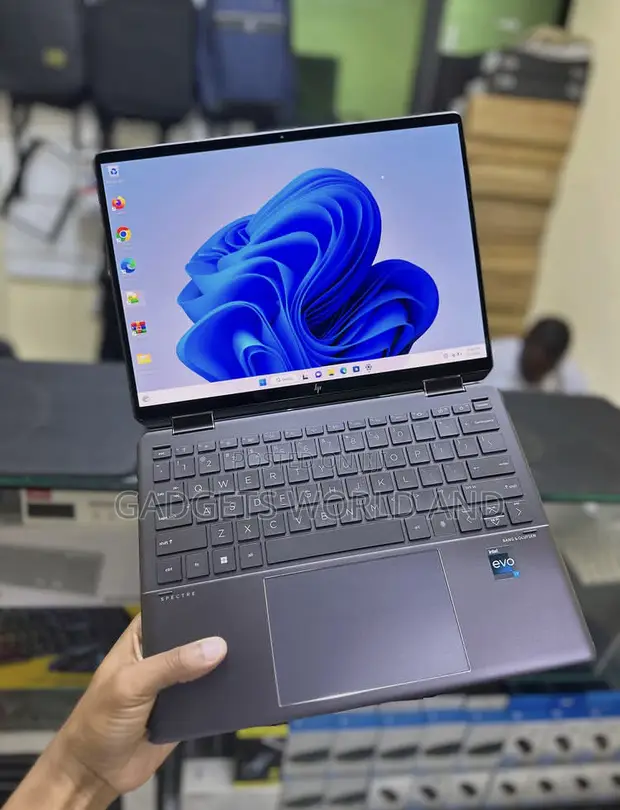 HP Spectre 14 x360 16GB RAM, 512GB SSD, Intel Core i7 - 1