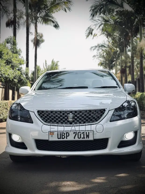 Toyota Crown Athlete 2013 White - 1