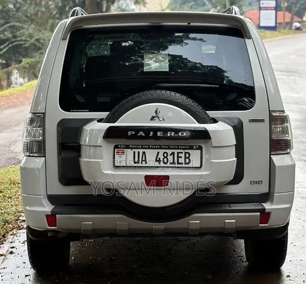 Mitsubishi Pajero 3.2 Di-Dc GLS 2012 White - 1