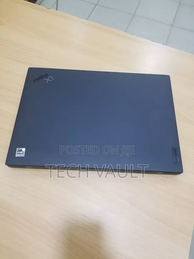 Lenovo ThinkPad X1 Carbon Gen 11 Laptop - 1