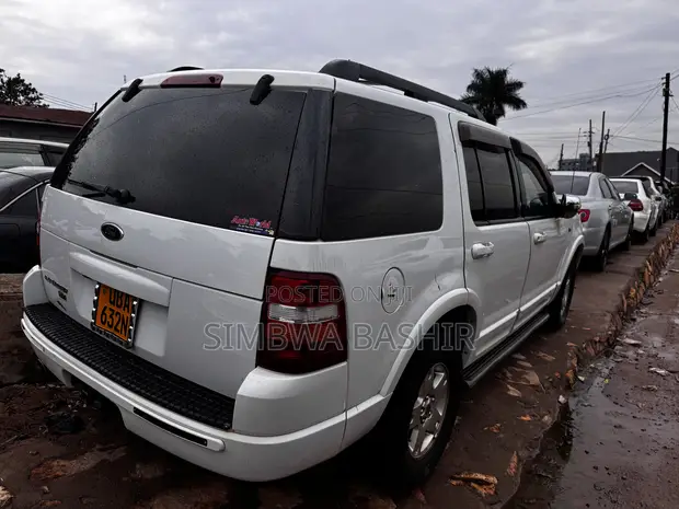 Ford Explorer 2006 White - 1