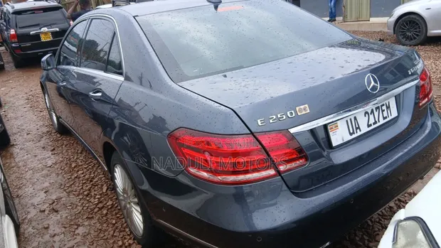 Mercedes-Benz E250 2017 Blue - 1