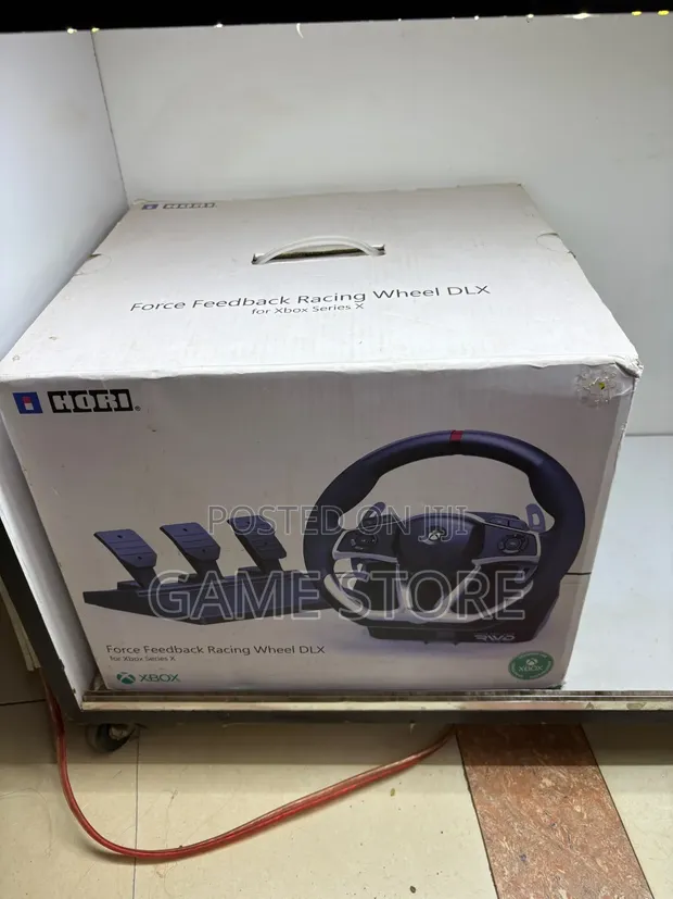 Force Feedback Racing Wheel DLX for Xbox Series X - 1