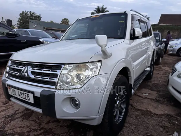 Mitsubishi Pajero 3.2 Di-DC GLS 2011 White - 1