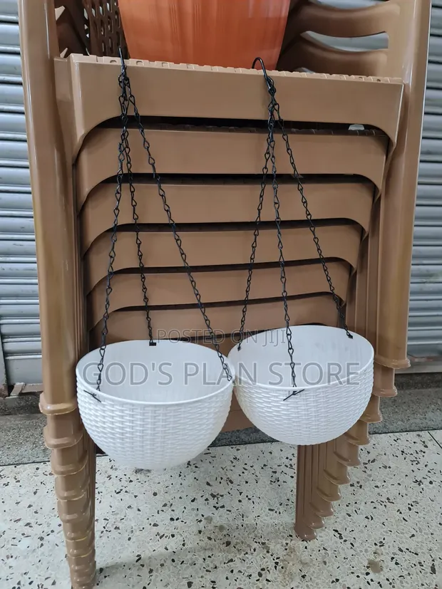 Beautiful Hanging Plastic Flower Pots (White) - 1