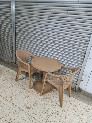 Restaurant/Hotel Plastic Table with 2 Chairs