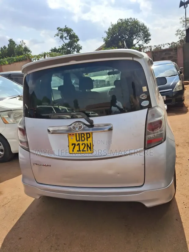 Toyota HiAce 2007 Silver - 1