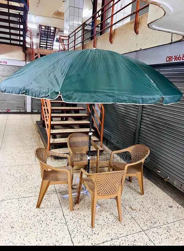 Round Patio Umbrella with Four Chairs - 1