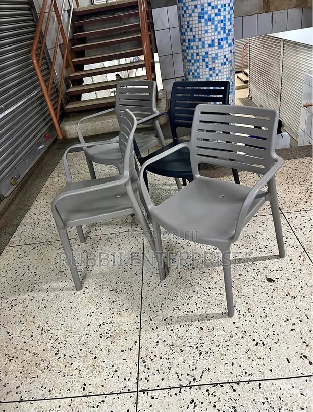 Monopolistic VIP Plastic Chairs (4pcs) - 1