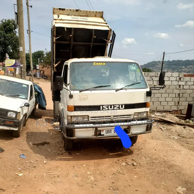 Isuzu NNR Dump Truck - 1