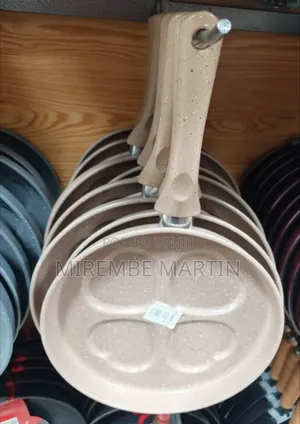 Brown Non-Stick 4-Cup Heart Shape Egg Frying Pan