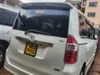 Toyota Noah 2010 White - 4