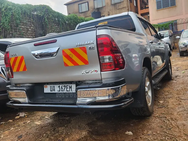 Toyota Hilux Revo 2017 Silver - 1