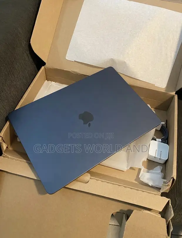 Apple MacBook Air 15" M3 8GB RAM 512GB SSD - 1