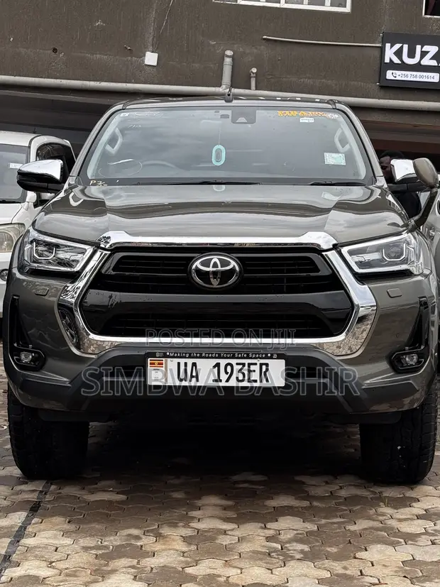 Toyota Hilux 2018 Gray - 1