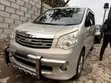 Toyota Noah 2010 - 4