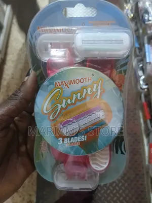Maximooth Sunny Women's Disposable Razors - 3-Blade Design