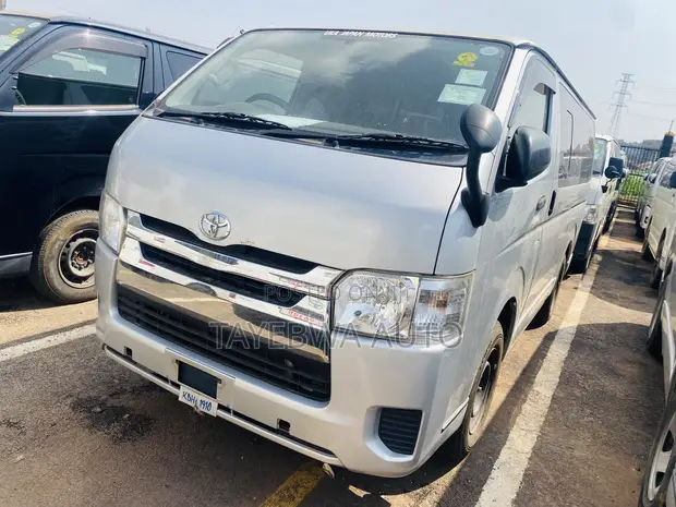 Toyota HiAce 2015 Silver - 1