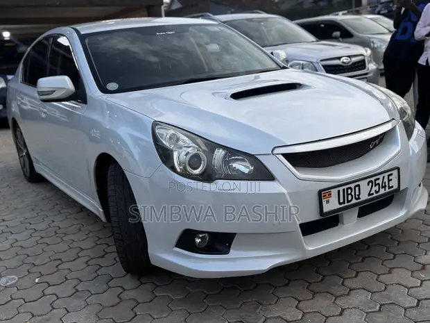 Subaru Legacy 2010 White - 1