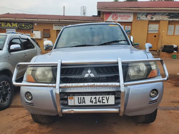 Mitsubishi Pajero 2005 Silver - 1