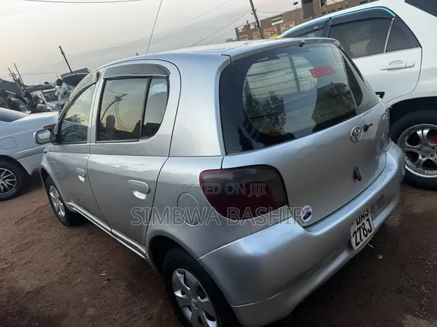 Toyota Vitz 2000 Silver - 1