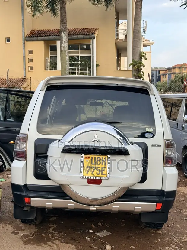 Mitsubishi Pajero 2010 White - 1