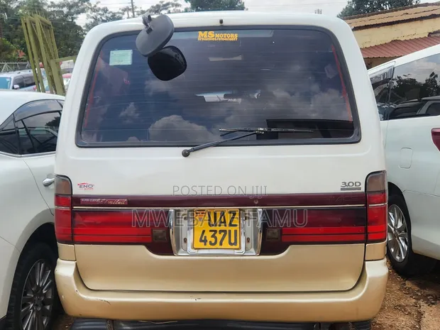 Toyota HiAce 2001 - 1