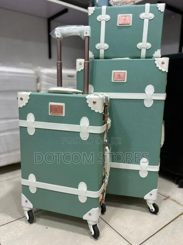 Vintage-Style Unitravel Luggage Set - 1