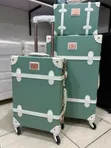 Vintage-Style Unitravel Luggage Set - 1