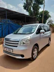 Toyota Noah 2009 Silver - 2