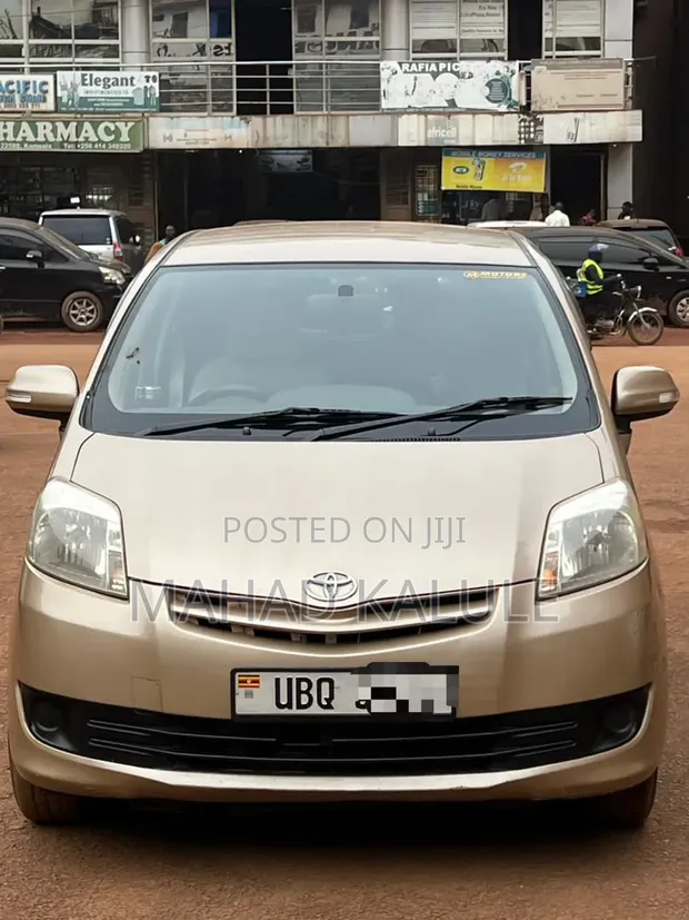 Toyota Passo Sette 2010 Gold - 1