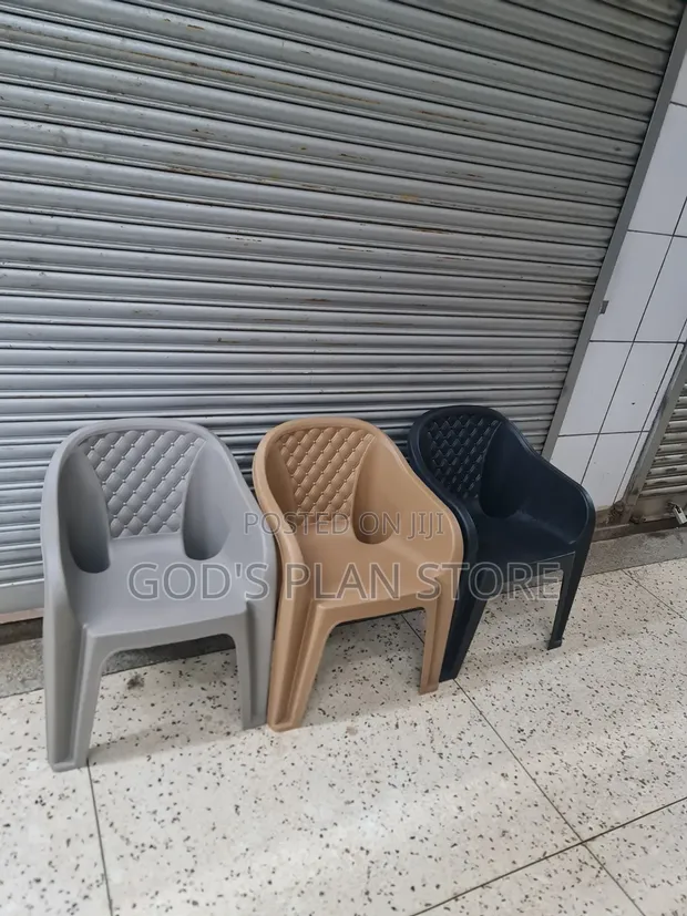 Facetform Plastic Chairs - Brand New - 1