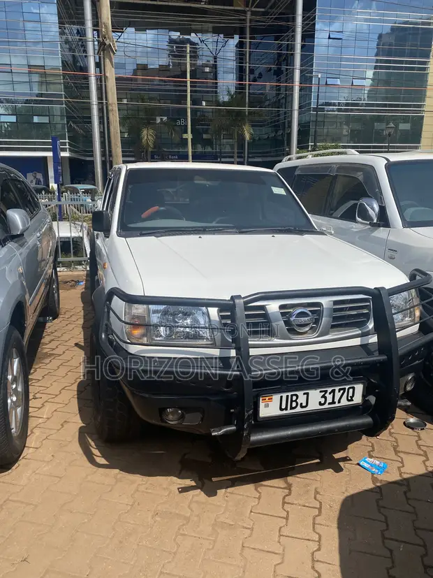 Nissan Hardbody 2008 White - 1