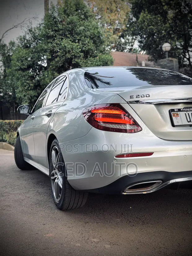 Mercedes-Benz E200 2017 Silver - 1